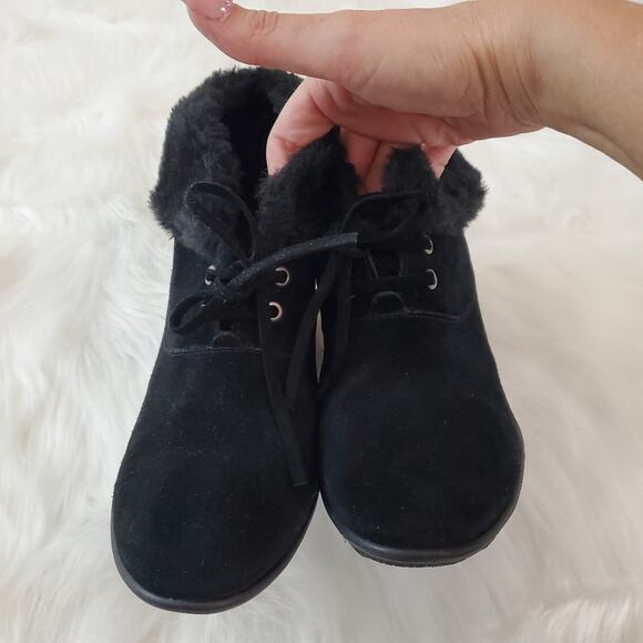 B. Makowsky  Wedge Booties Size 9 Nellie Black Suede Faux Fur Wedge Booties - Picture 5 of 11